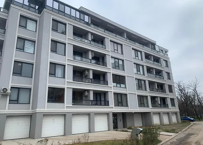 5 Min From The Airport