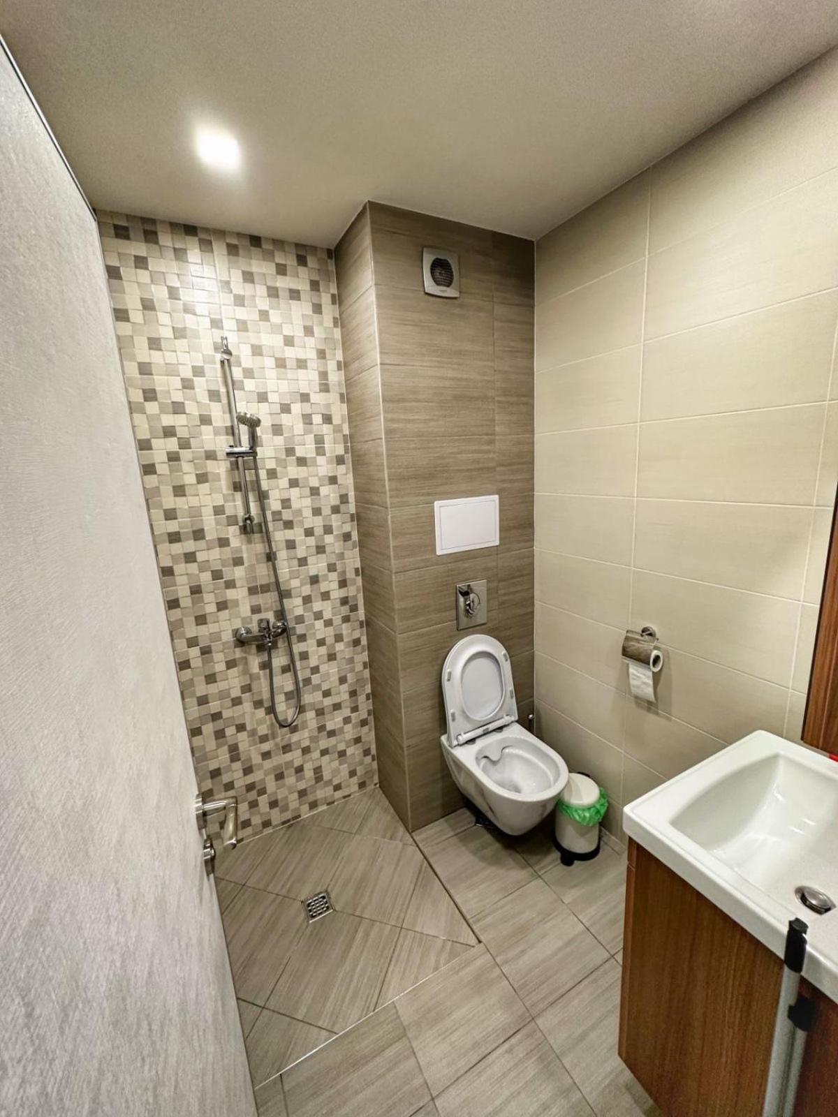 5 Min From The Airport Daire Sofya